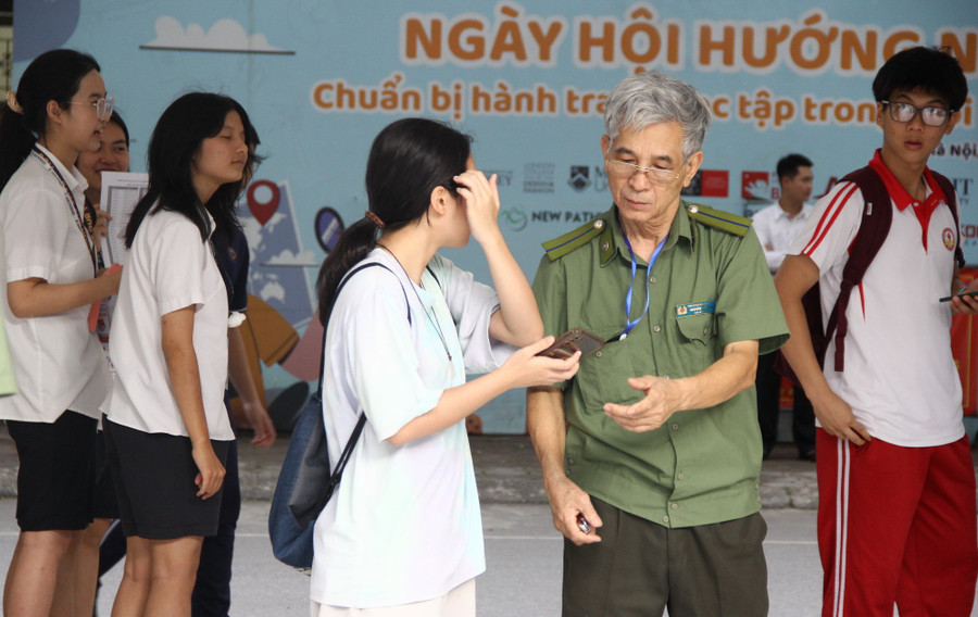 Kỳ thi cuối c&ugrave;ng v&agrave;o lớp 10 ở H&agrave; Nội "1 chọi 10" gi&agrave;nh 440 suất v&agrave;o trường "hot"- Ảnh 4.