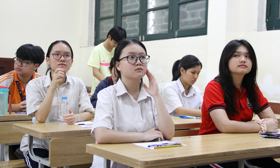 Kỳ thi cuối c&ugrave;ng v&agrave;o lớp 10 ở H&agrave; Nội "1 chọi 10" gi&agrave;nh 440 suất v&agrave;o trường "hot"- Ảnh 8.