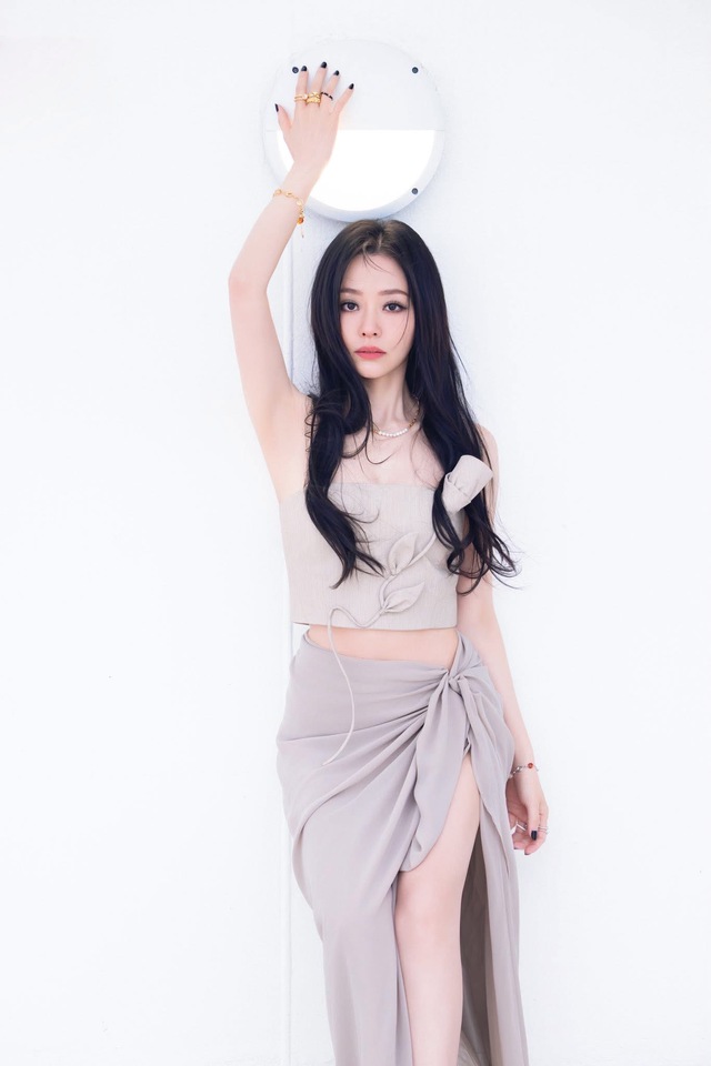 Nữ ca sĩ được gọi là “thiên thần biết hát” của showbiz: Dân chơi hộp đêm ai cũng biết, 2 lần dính phốt “tiểu tam”- Ảnh 1.