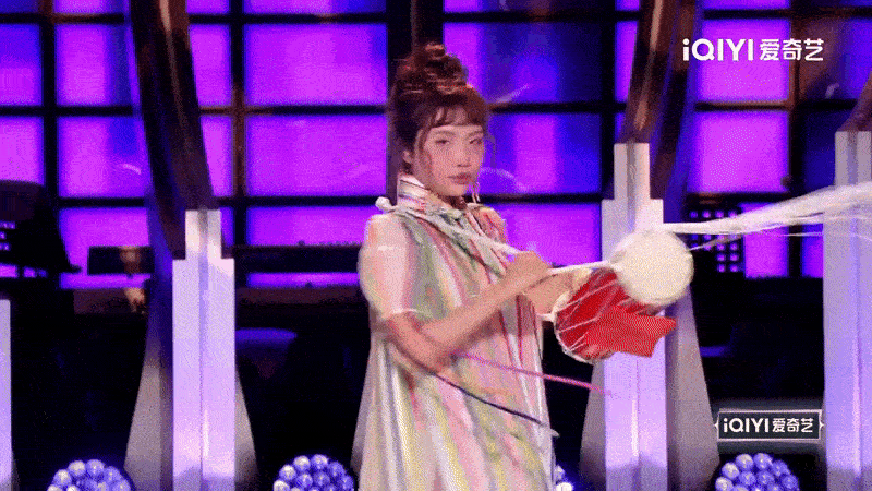 Phương Mỹ Chi chảy máu trên sân khấu Sing! Asia, netizen nhận định thua sốc trước đối thủ Trung Quốc vì 1 lý do- Ảnh 1.