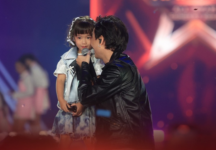 Ông bố "quyền lực" của showbiz Việt chia sẻ gây bão MXH khi từ chối 4 căn nhà vì con, dân tình đồng loạt "quá đẳng cấp"- Ảnh 2.