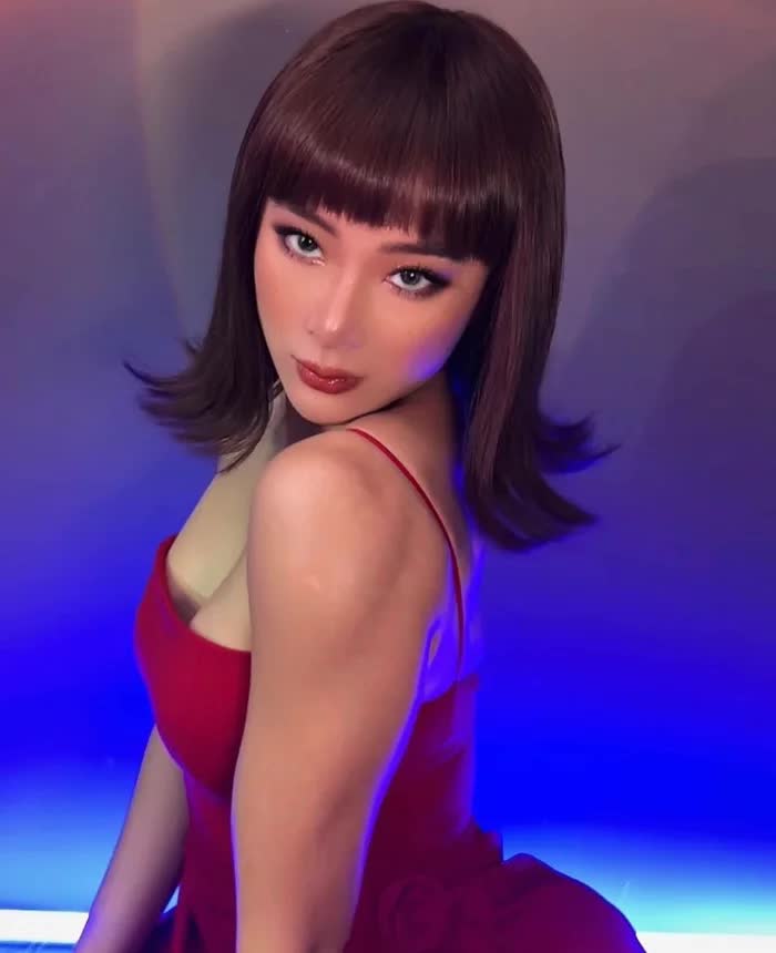 Mỹ nhân cơ bắp Angela Phương Trinh gây choáng khi diện đồ 