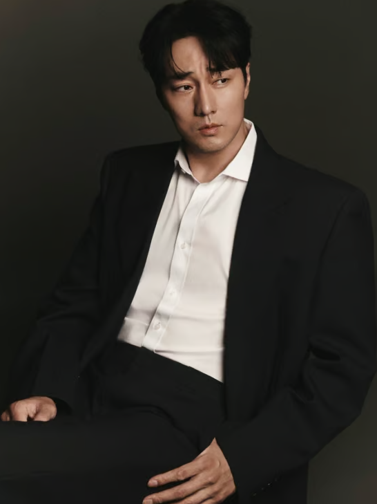 Tái xuất ở tuổi trung niên, So Ji Sub trải lòng: Vẫn mê phim hành động dù “khớp gối không còn như xưa”- Ảnh 3.