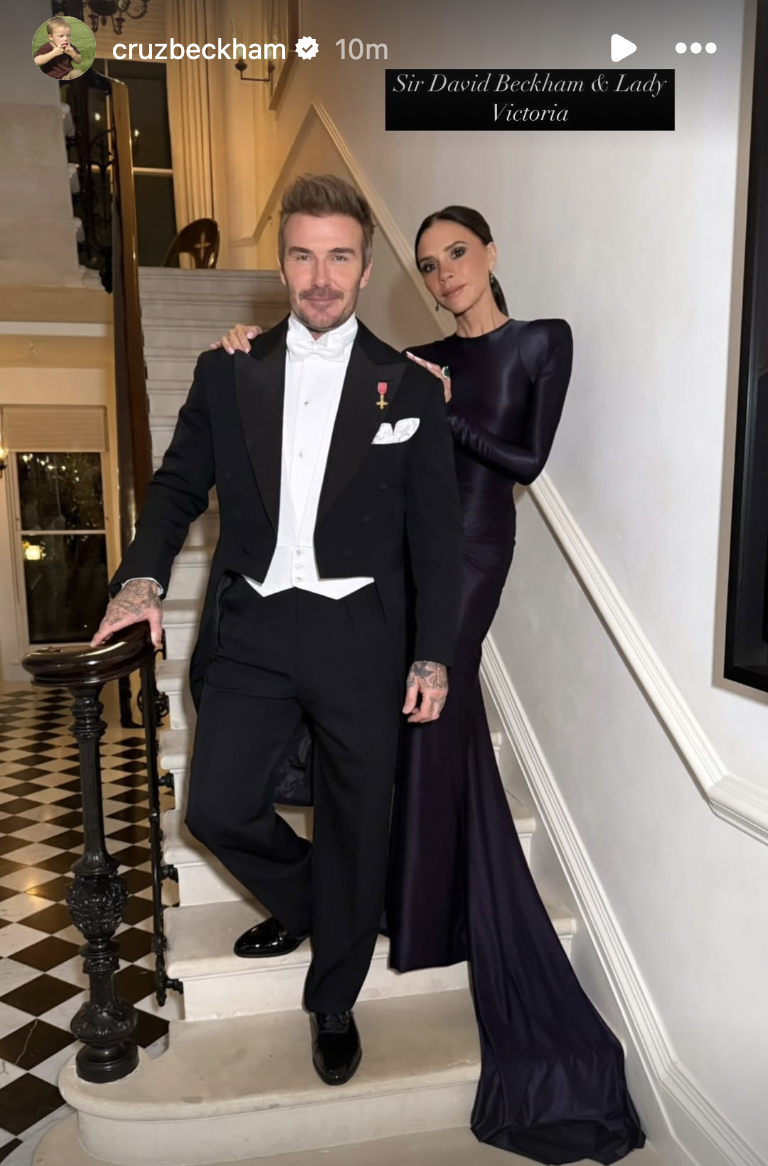 Nực cười story của cậu cả nhà Beckham khi bố được phong 