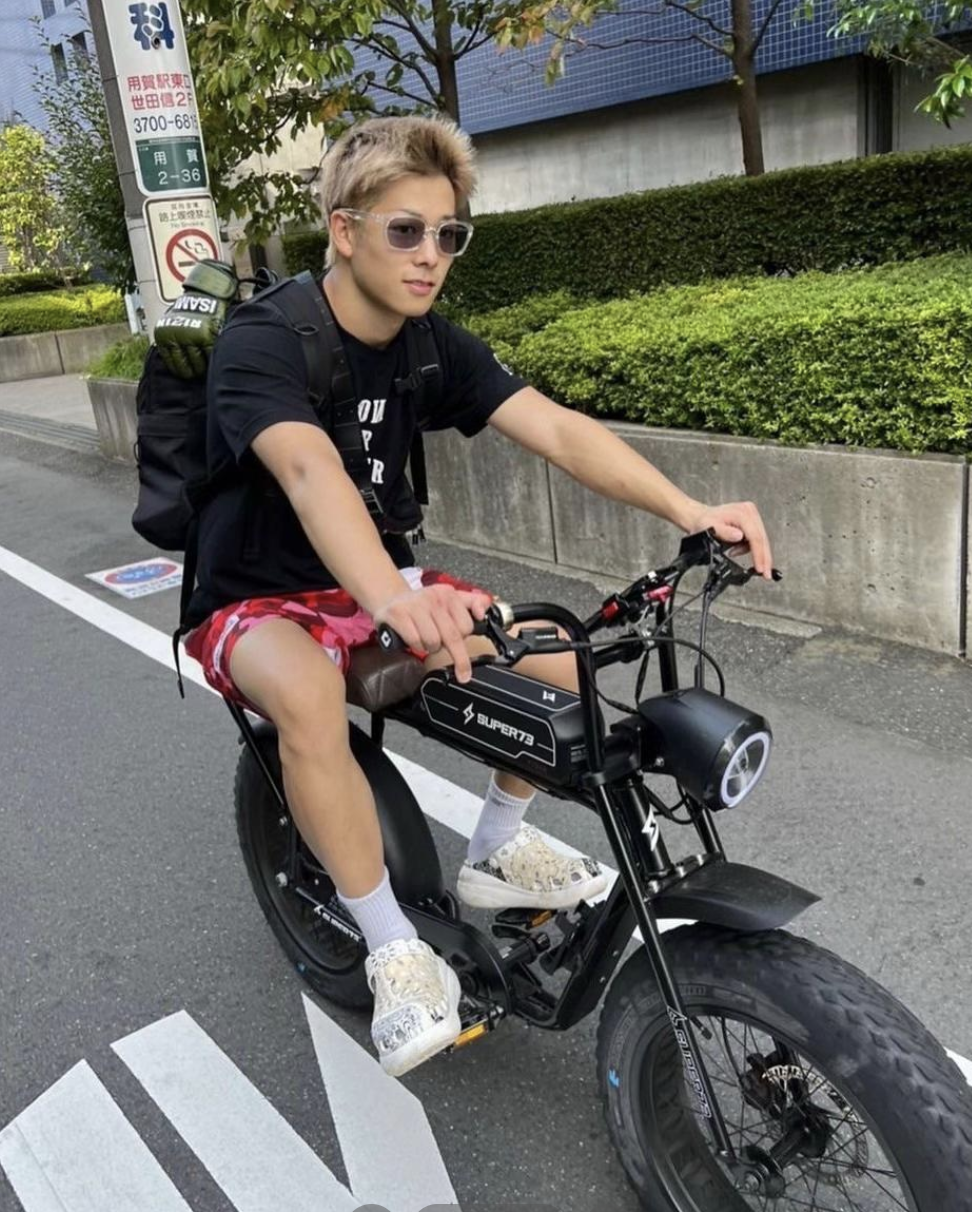 Võ sĩ MMA cứ lên sàn là thua te tua nhưng vẫn hút hơn 4 triệu fan nhờ... gương mặt giống Park Bo Gum- Ảnh 10.