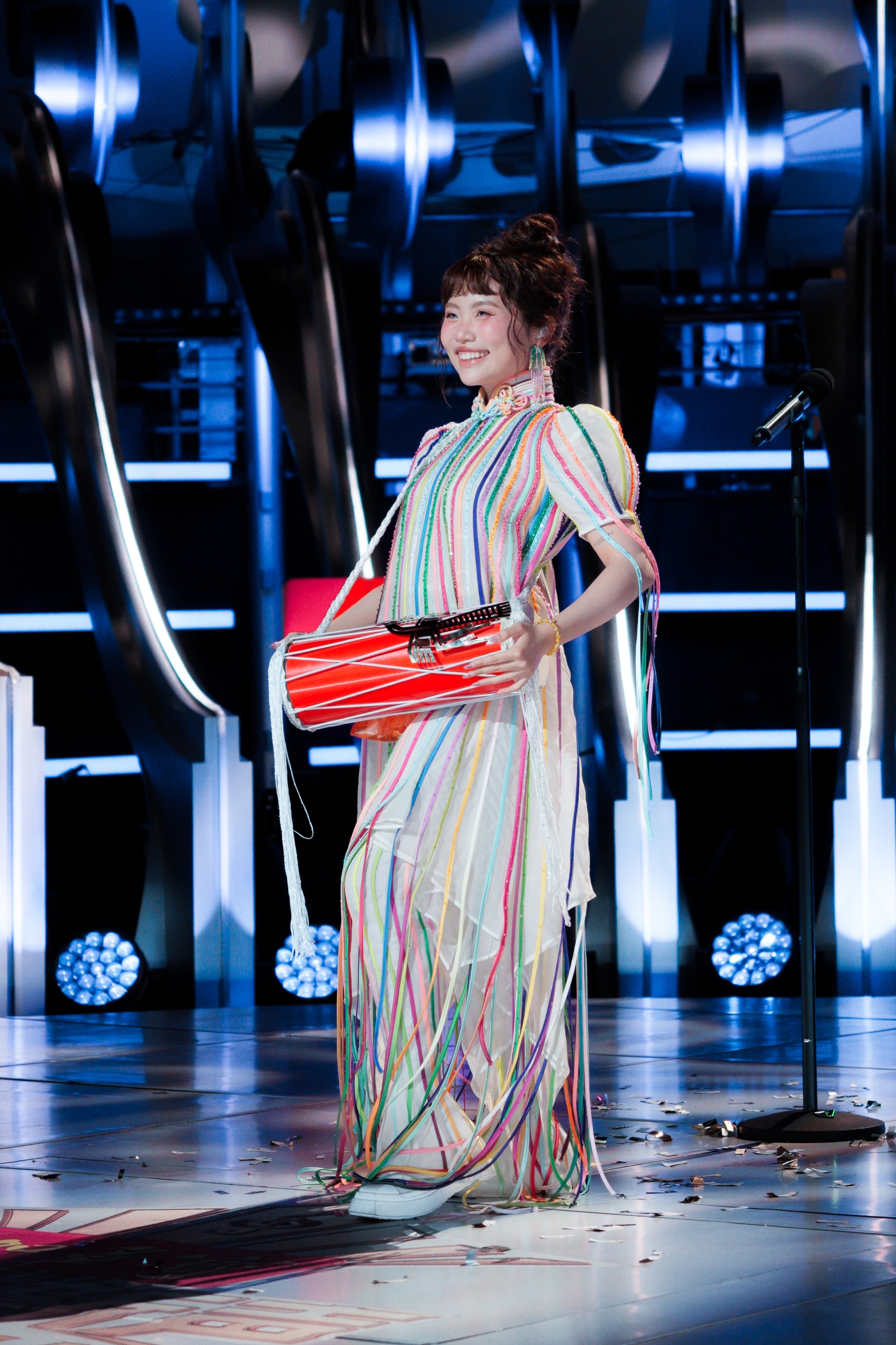 Phương Mỹ Chi chảy máu trên sân khấu Sing! Asia, netizen nhận định thua sốc trước đối thủ Trung Quốc vì 1 lý do- Ảnh 7.