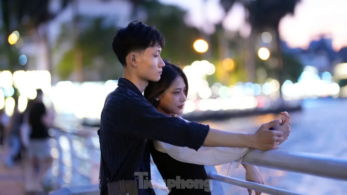Người Hà Nội mê mẩn check-in hoàng hôn Hồ Tây tuyệt đẹp- Ảnh 13.