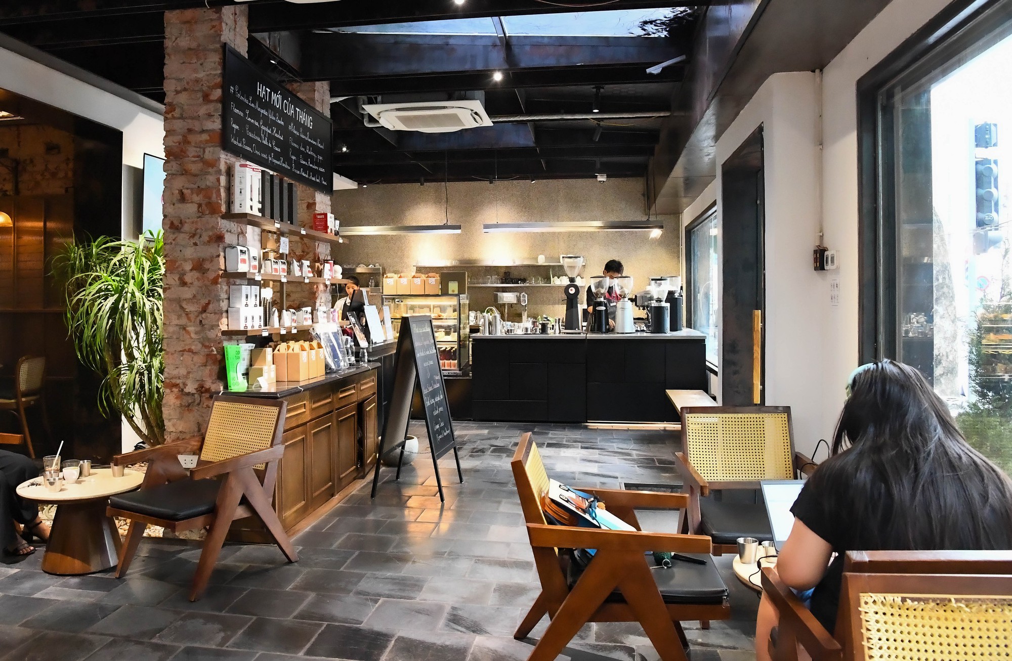 THAIYEN: Từ những quán cà phê chill chill mang đầy hoài niệm, đến phong cách công nghiệp mới khiến nhiều người 