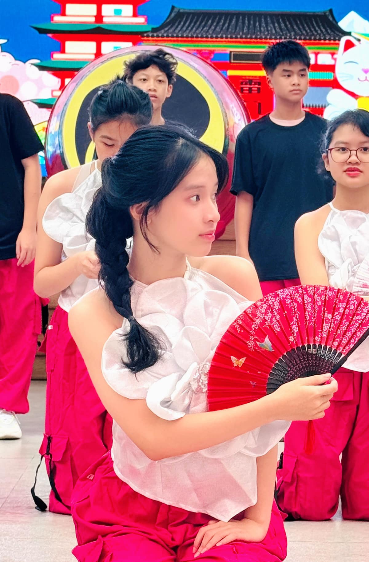 Con gái Hồng Đăng gây choáng với visual tuổi 14: Lớn nhanh như thổi, sắc vóc nổi trội ra dáng mỹ nhân thế hệ mới- Ảnh 8.