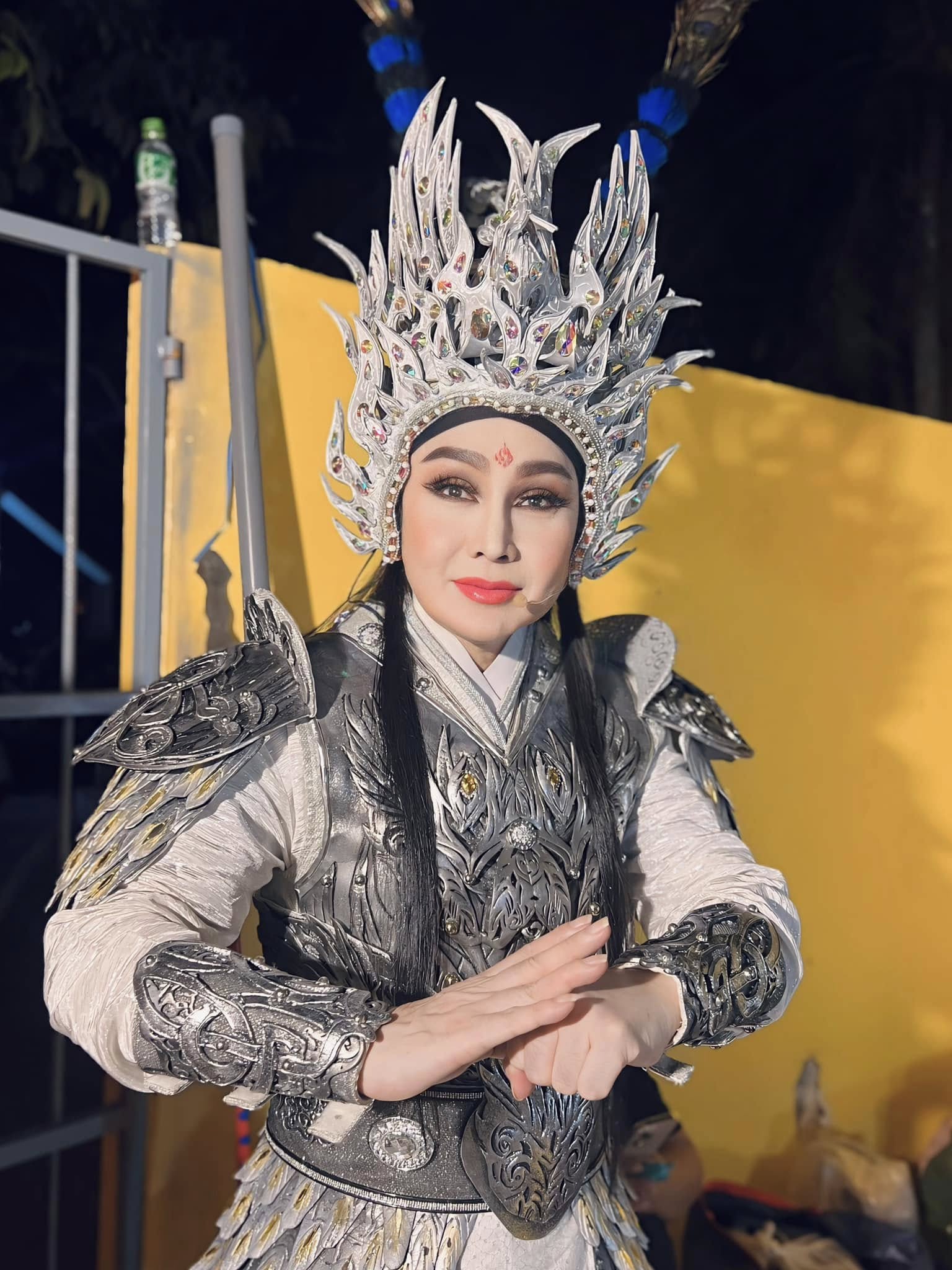 Nam NSƯT cưới nữ đại gia ở biệt thự 200 tỷ như lâu đài, mua cho anh chị em mỗi người 1 căn nhà- Ảnh 2.