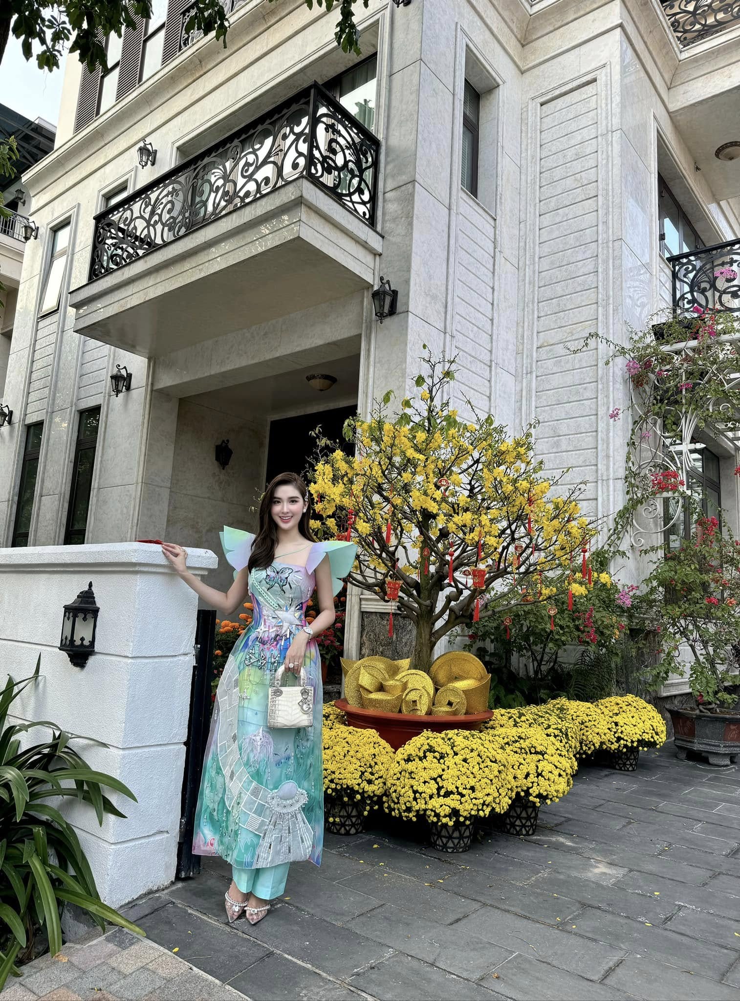 Toàn cảnh biệt thự trong khu cao cấp ở TP.HCM của mỹ nhân nổi tiếng Vbiz, có 2 con vẫn giấu mặt chồng- Ảnh 2.