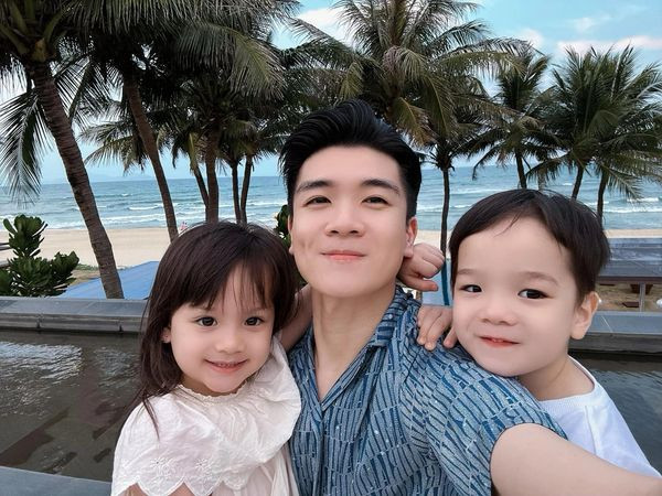 Thiếu gia Đỗ Quang Vinh nhà bầu Hiển công khai ảnh công chúa nhỏ đầy tháng, chủ tịch ACB vào nói đúng một điều- Ảnh 2.