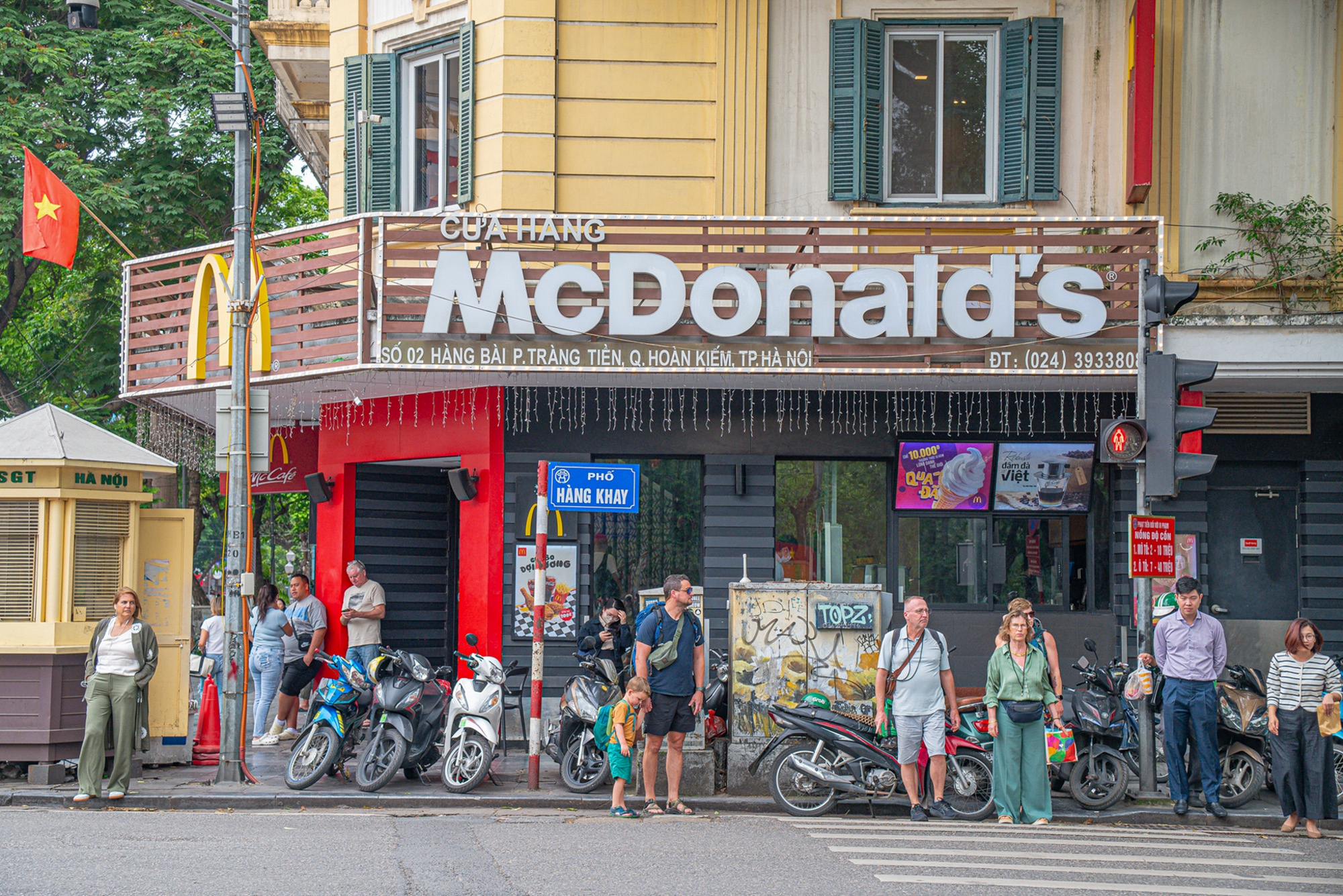 Nơi Starbucks sánh vai cùng trà đá, xiên que "bao vây" McDonald’s, bánh mì thịt xiên đặt trước Lotteria- Ảnh 6.