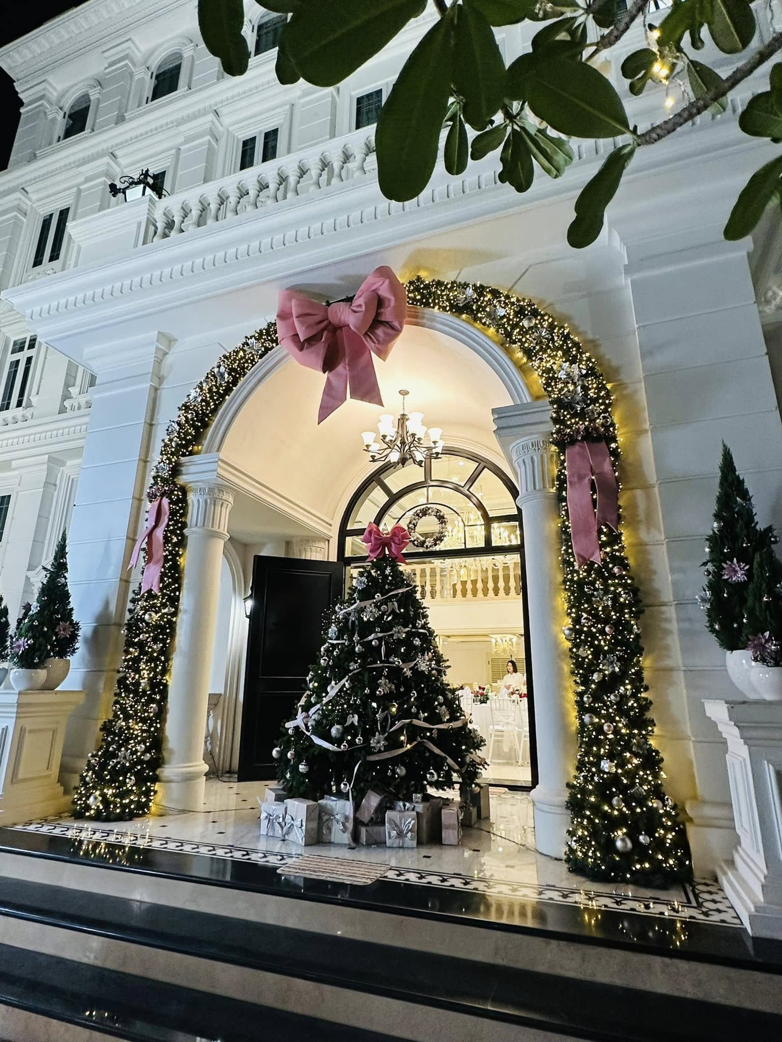 Nam NSƯT cưới nữ đại gia ở biệt thự 200 tỷ như lâu đài, mua cho anh chị em mỗi người 1 căn nhà- Ảnh 5.