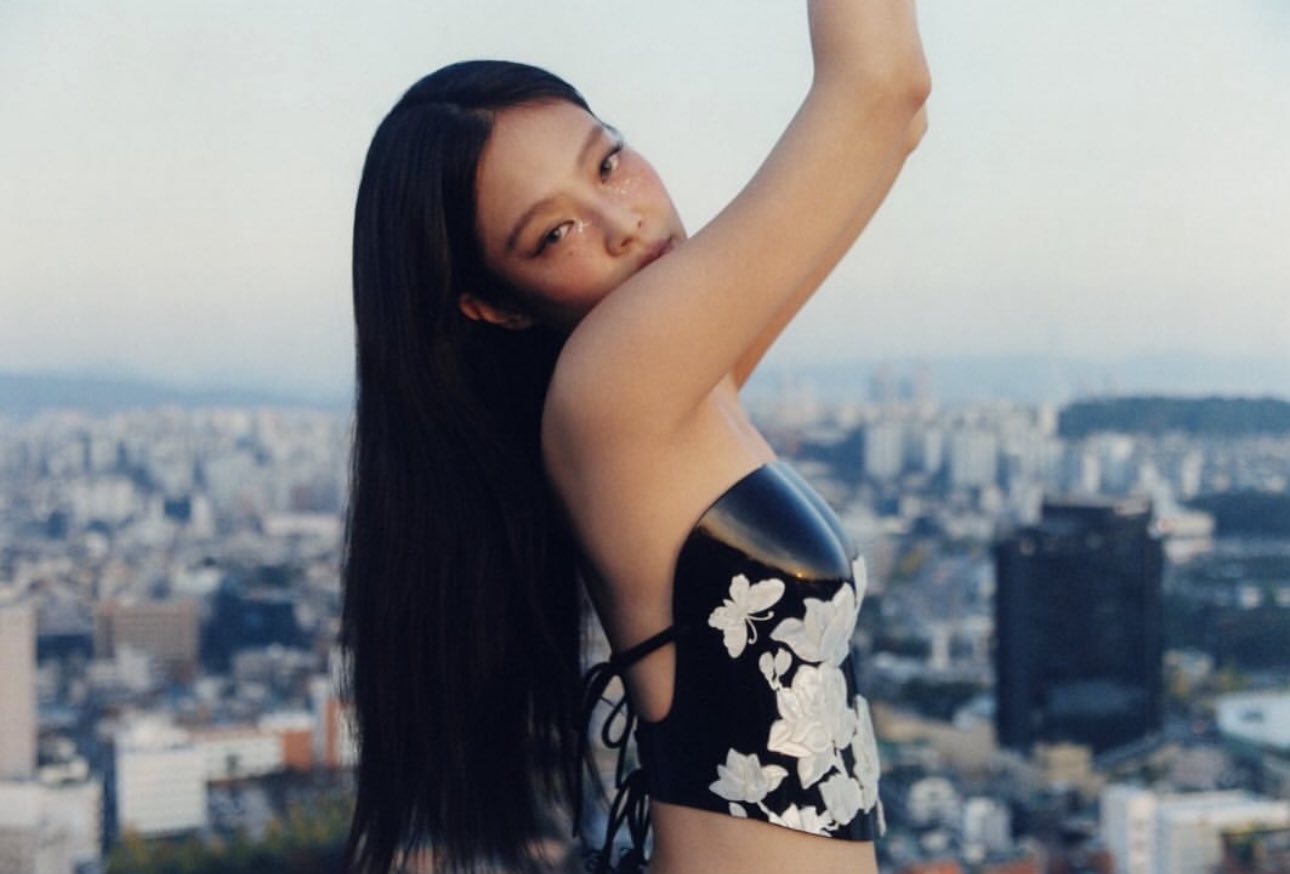 Top 1 solo nữ Kbiz: Rosé hay Jennie đều không thể “chung mâm” với ngôi sao 32 tuổi này?- Ảnh 6.