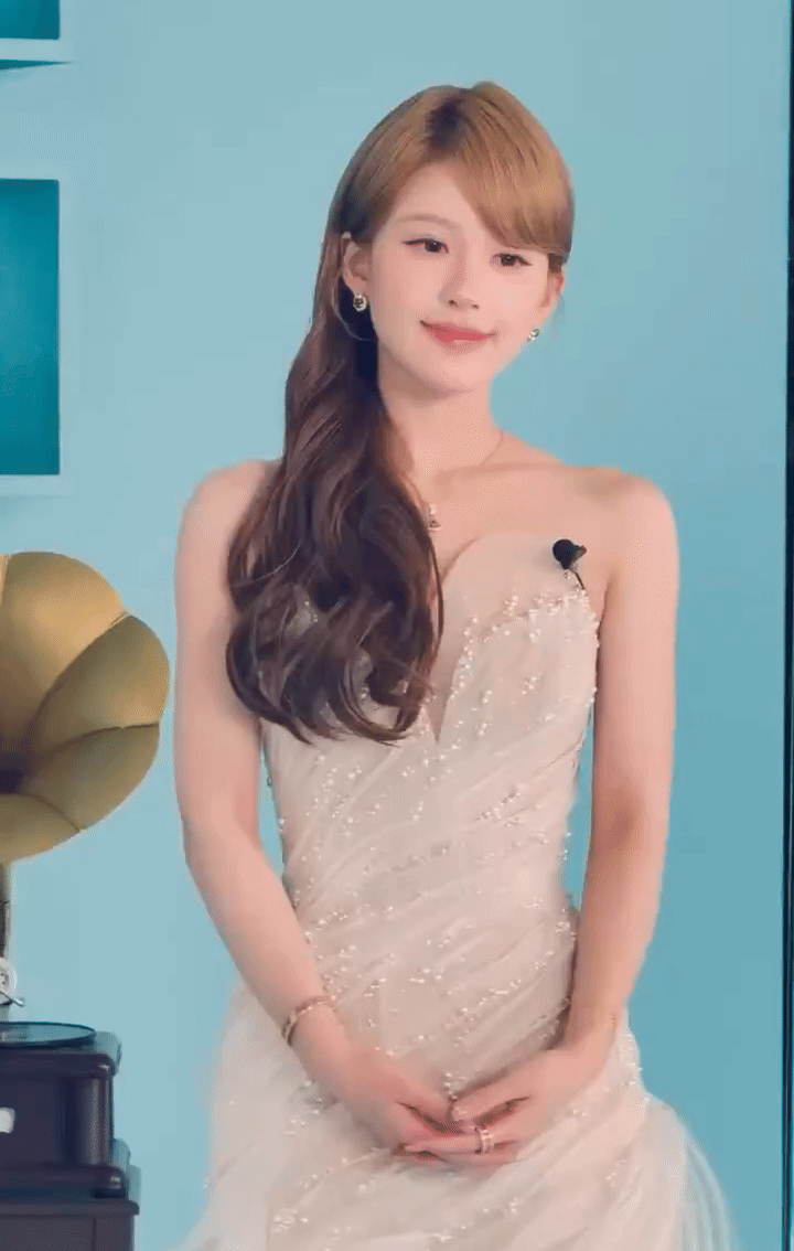 Triệu Lộ Tư mặc đồ thiết kế Việt Nam đẹp xuất thần, xinh nhất trong những lần gần đây- Ảnh 2.