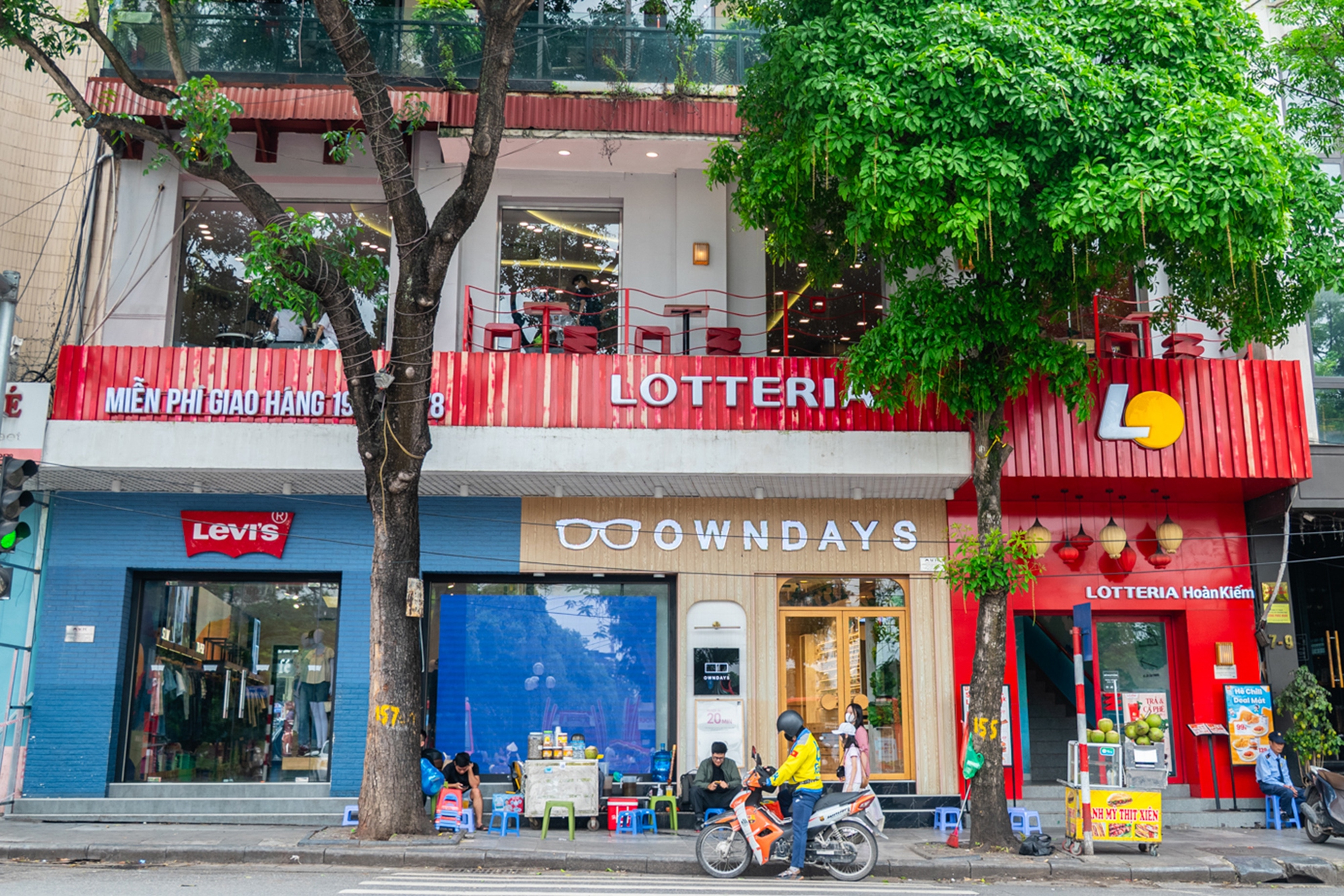 Nơi Starbucks sánh vai cùng trà đá, xiên que "bao vây" McDonald’s, bánh mì thịt xiên đặt trước Lotteria- Ảnh 8.