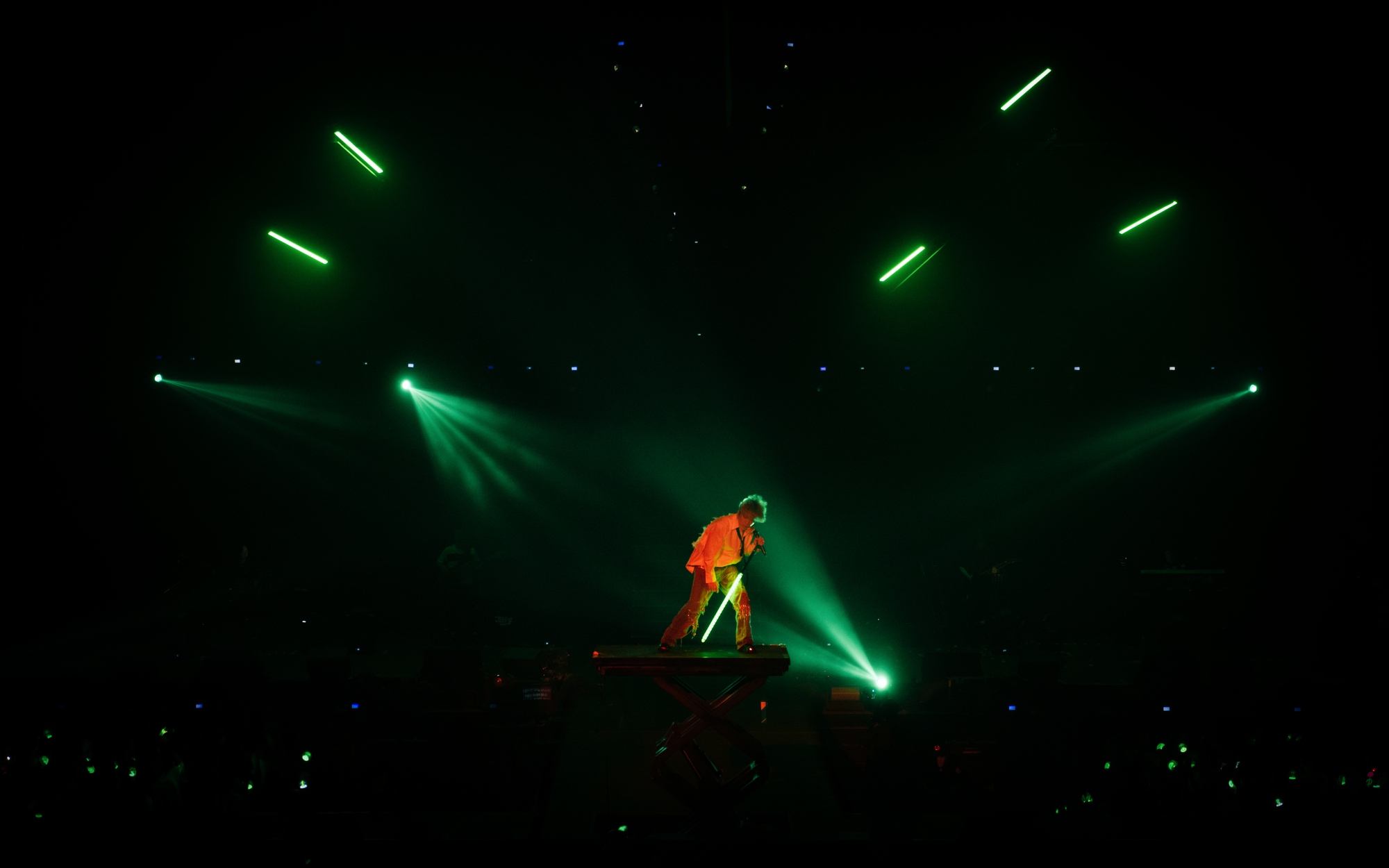 Xôn xao cảnh tượng “kỳ dị” tại concert Kim Jae Joong ở Hà Nội: Cả SVĐ như zombie săn mồi!- Ảnh 8.