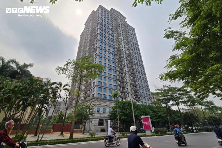 Gi&aacute; chung cư trung t&acirc;m H&agrave; Nội đắt ngang biệt thự, c&oacute; n&ecirc;n đầu tư?- Ảnh 1.