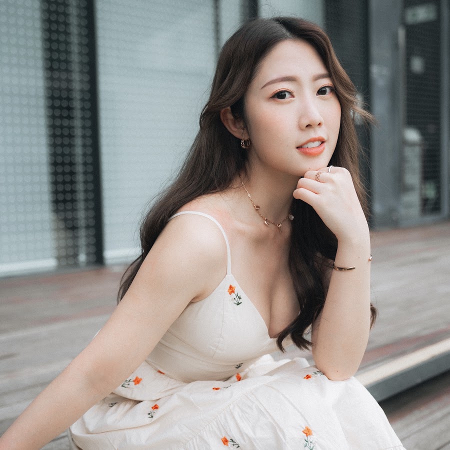 Sao nữ khổ sở vì bạn trai “cuồng” kiểm soát, quản cả việc dùng giấy vệ sinh- Ảnh 2.