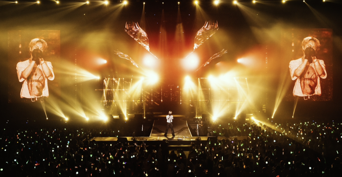 Xôn xao cảnh tượng “kỳ dị” tại concert Kim Jae Joong ở Hà Nội: Cả SVĐ như zombie săn mồi!- Ảnh 5.