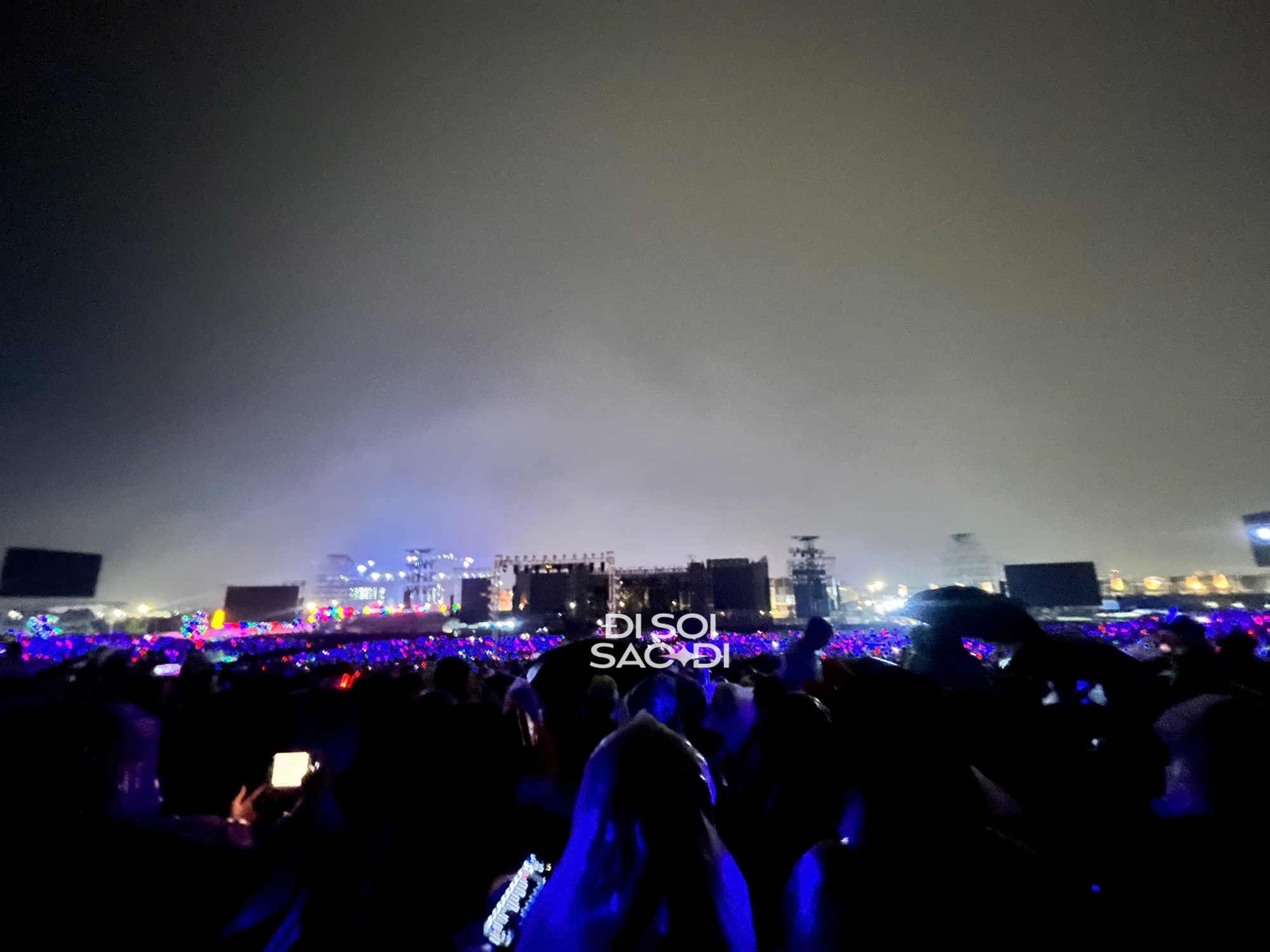 Concert Anh Trai Vượt Ngàn Chông Gai buộc phải dừng giữa chừng, mưa lớn kèm sấm sét khiến toàn bộ hệ thống âm thanh - ánh sáng tê liệt- Ảnh 6. Concert Anh Trai Vượt Ngàn Chông Gai buộc phải dừng giữa chừng, mưa lớn kèm sấm sét khiến toàn bộ hệ thống âm thanh - ánh sáng tê liệt- Ảnh 6.