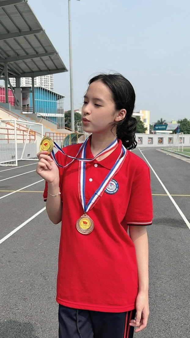 Con gái Hồng Đăng gây choáng với visual tuổi 14: Lớn nhanh như thổi, sắc vóc nổi trội ra dáng mỹ nhân thế hệ mới- Ảnh 10.