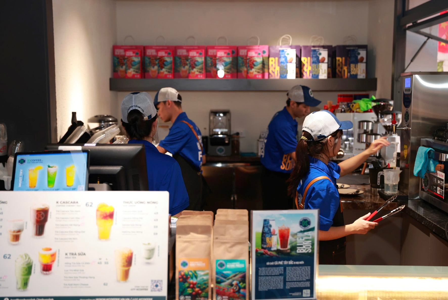 Ông Phan Minh Thông kể về 8 năm "vật lộn” của K COFFEE: Bị chê vì bán cà phê thật- Ảnh 1. Ông Phan Minh Thông kể về 8 năm "vật lộn” của K COFFEE: Bị chê vì bán cà phê thật- Ảnh 1.