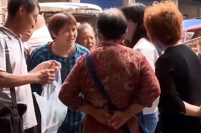 Người phụ nữ chỉ bán hàng ở chợ nhưng có thu nhập 363 triệu đồng/tháng: Cảnh sát vào cuộc điều tra, hé lộ sự thật phía sau khoản đầu tư hơn 29 tỷ đồng- Ảnh 1.