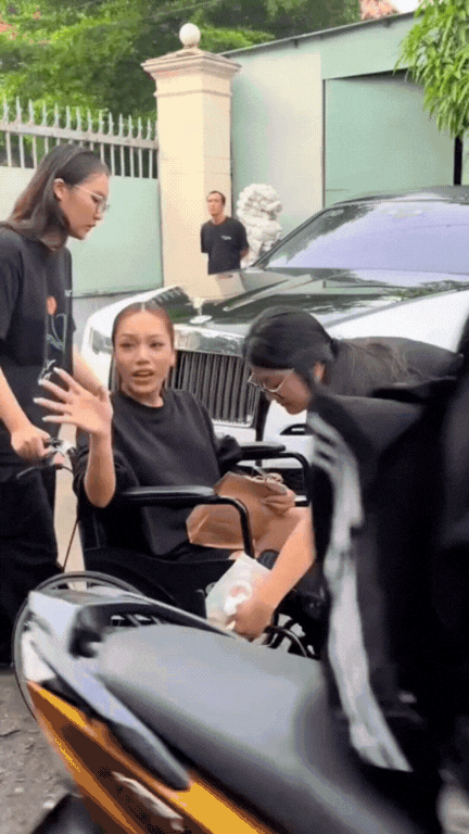 Chuyện gì đã xảy ra khiến loạt Em Xinh bị chấn thương nghiêm trọng?- Ảnh 2.