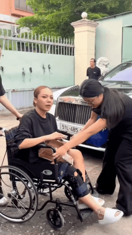 Chuyện gì đã xảy ra khiến loạt Em Xinh bị chấn thương nghiêm trọng?- Ảnh 1.