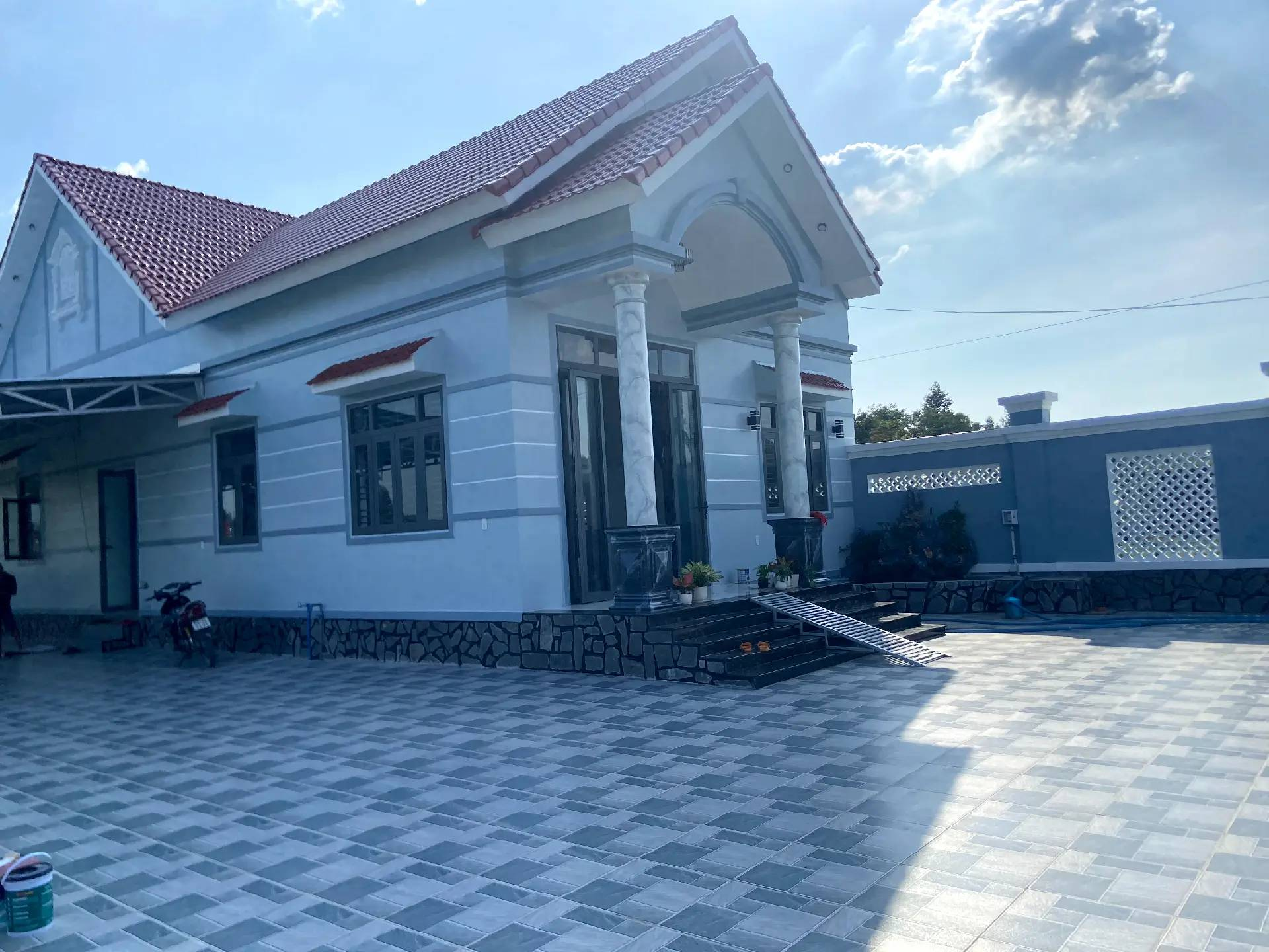 "Đặc sản" nhà miền Tây: Rộng "vô cùng tận", lắt léo như mê cung, gạch hoa sáng bóng cả sân, chỉ quét nhà thôi cũng bở hơi tai- Ảnh 24.