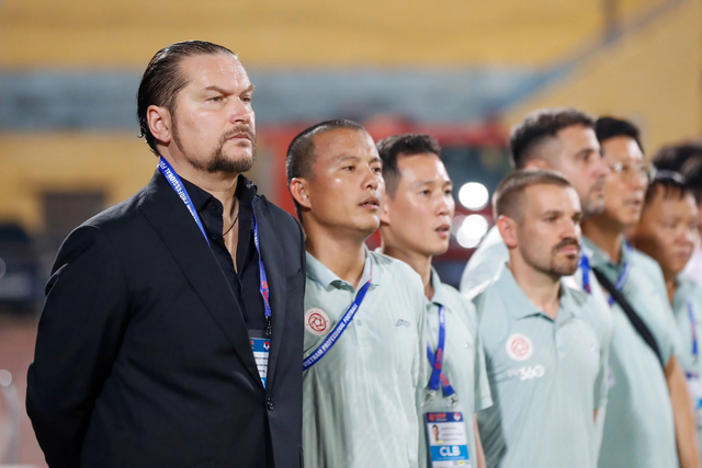 HLV châu Âu bất ngờ nói về "tiêu cực" ở bóng đá Việt Nam, than khó tại V.League- Ảnh 1.