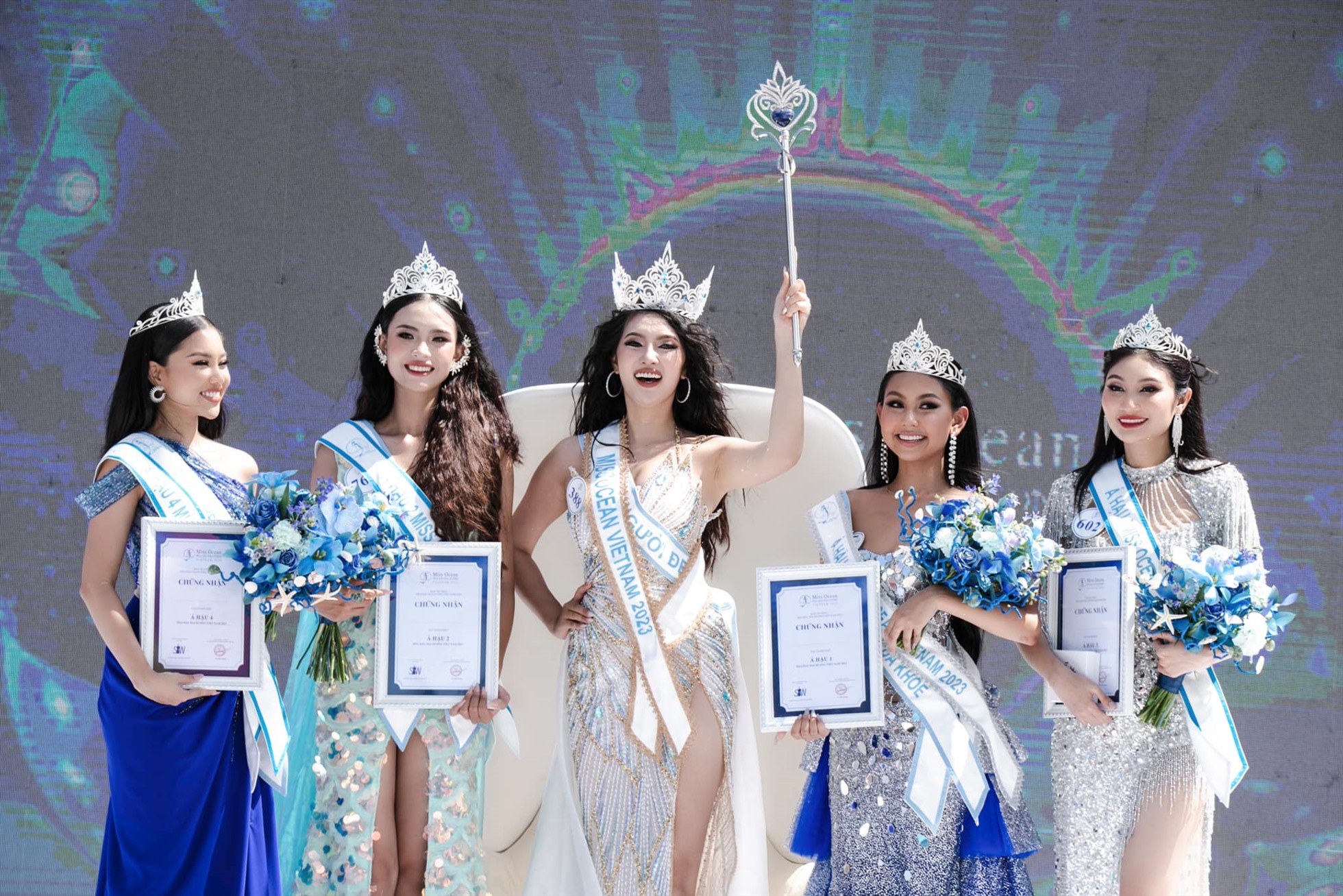 Hoa hậu Đảo Thiên Đường lộ nhan sắc lạ lẫm sau 2 năm đăng quang tranh cãi- Ảnh 1. Hoa hậu Đảo Thiên Đường lộ nhan sắc lạ lẫm sau 2 năm đăng quang tranh cãi- Ảnh 1.