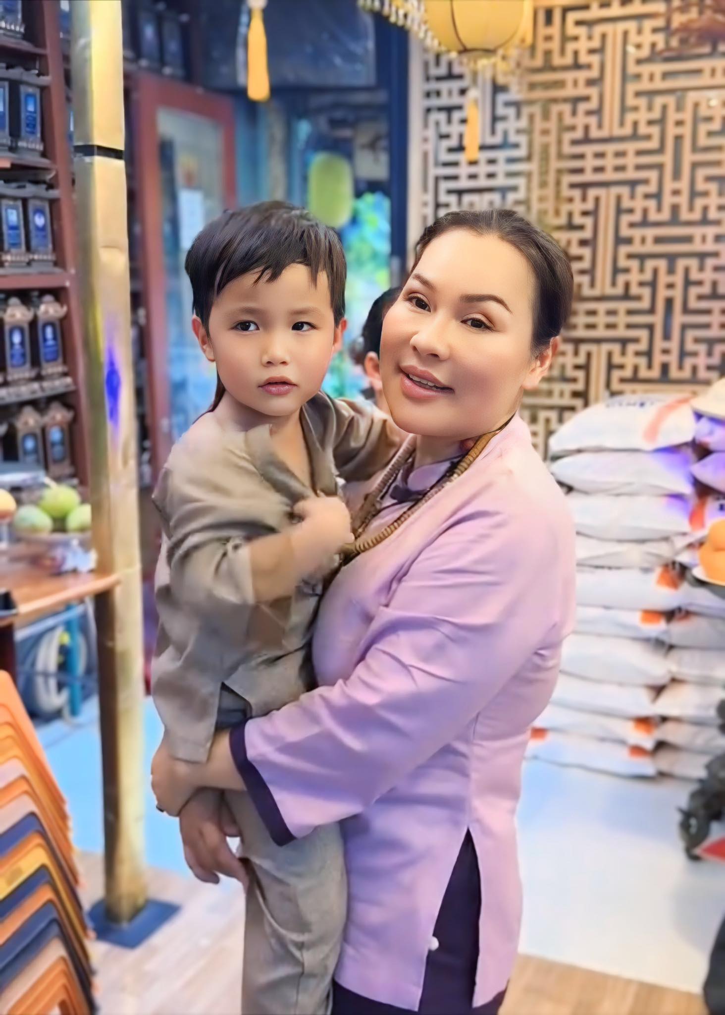 Vợ Quý Bình: 