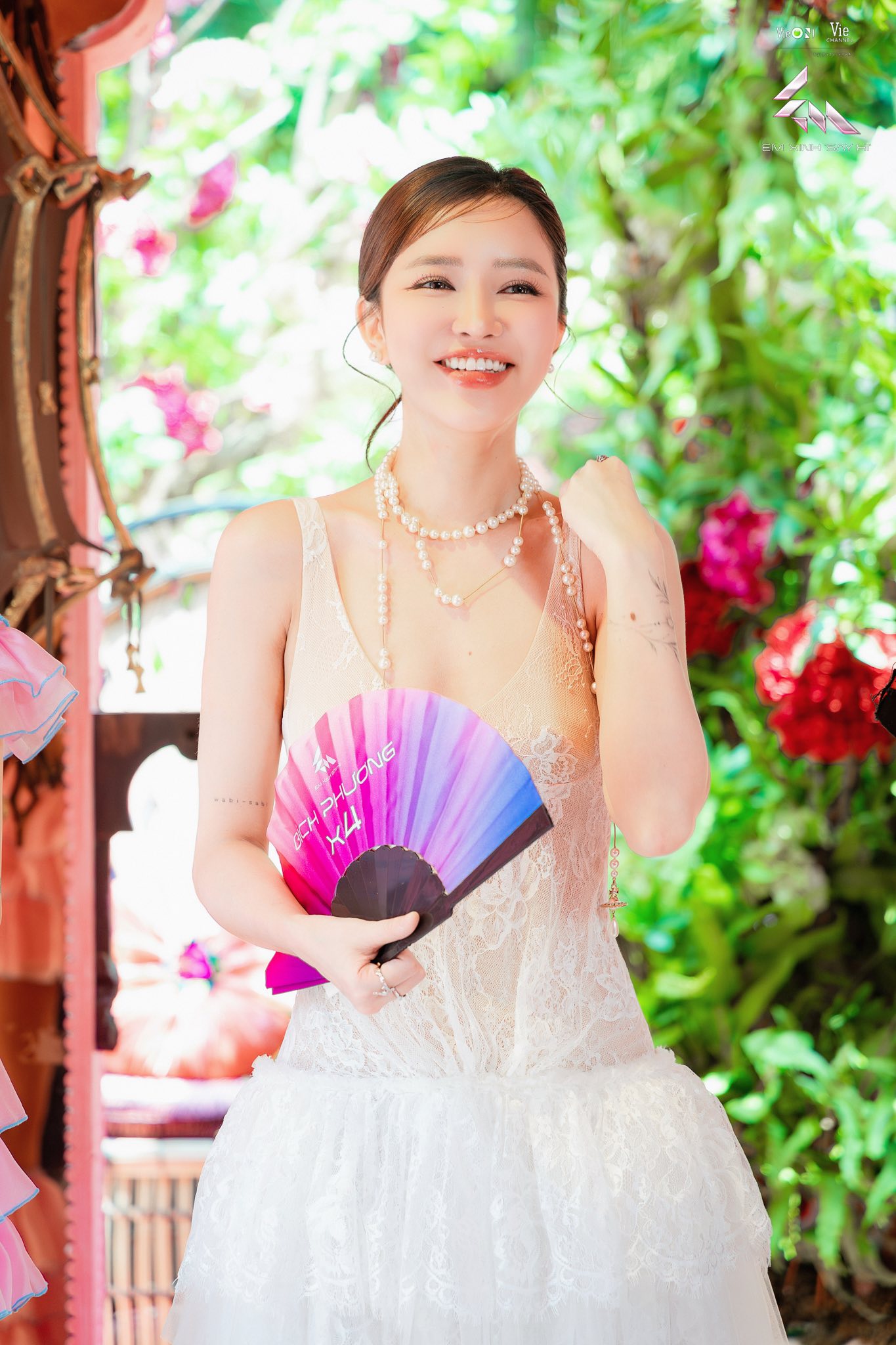 Vô tình mang 1 món đồ lên sóng Em Xinh, Bích Phương lộ rõ chuyện hẹn hò sao nam kém 6 tuổi- Ảnh 6.