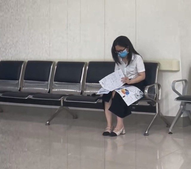 Cô gái 23 tuổi bật khóc ở hành lang bệnh viện khi nhận kết quả ung thư máu giai đoạn 3- Ảnh 1.