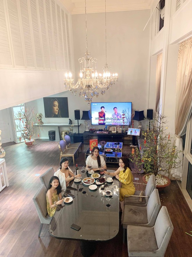 Nữ nghệ sĩ sở hữu penthouse 300m2 ở Quận 2, qua 1 lần đò, U50 vẫn bốc lửa, trẻ đẹp như 30- Ảnh 4.
