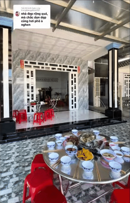 "Đặc sản" nhà miền Tây: Rộng "vô cùng tận", lắt léo như mê cung, gạch hoa sáng bóng cả sân, chỉ quét nhà thôi cũng bở hơi tai- Ảnh 5.