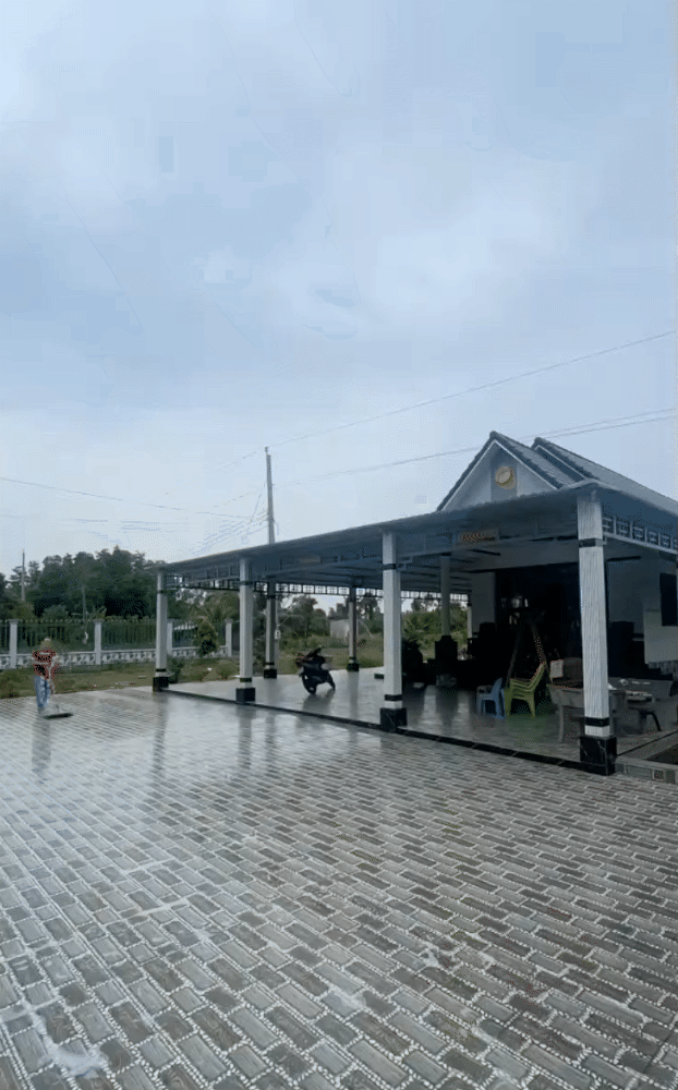 "Đặc sản" nhà miền Tây: Rộng "vô cùng tận", lắt léo như mê cung, gạch hoa sáng bóng cả sân, chỉ quét nhà thôi cũng bở hơi tai- Ảnh 6.