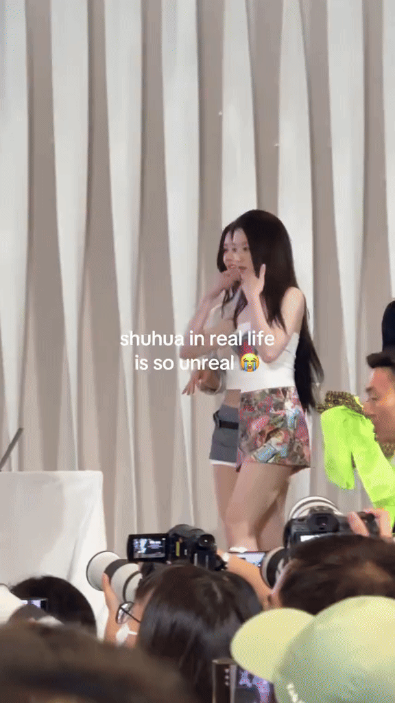 Cam thường bắt trọn cảnh mỹ nữ "trắng phát sáng nghĩa đen", đối thủ của Jisoo cũng phải thua- Ảnh 1.