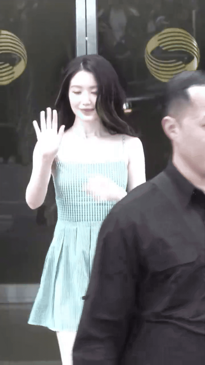 Cam thường bắt trọn cảnh mỹ nữ "trắng phát sáng nghĩa đen", đối thủ của Jisoo cũng phải thua- Ảnh 3.