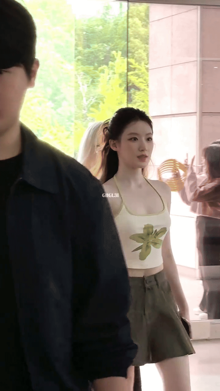 Cam thường bắt trọn cảnh mỹ nữ "trắng phát sáng nghĩa đen", đối thủ của Jisoo cũng phải thua- Ảnh 4.
