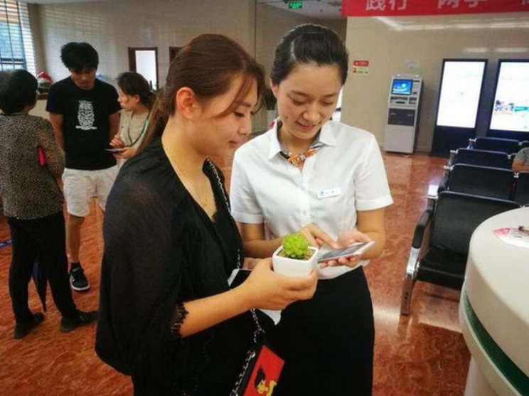 Người phụ nữ nhận được hơn 725 triệu đồng tiền chuyển khoản nhầm nhưng người gửi chỉ yêu cầu trả lại 635 triệu, ngân hàng cảnh báo: “Không đơn giản chỉ là chuyển nhầm”- Ảnh 1.