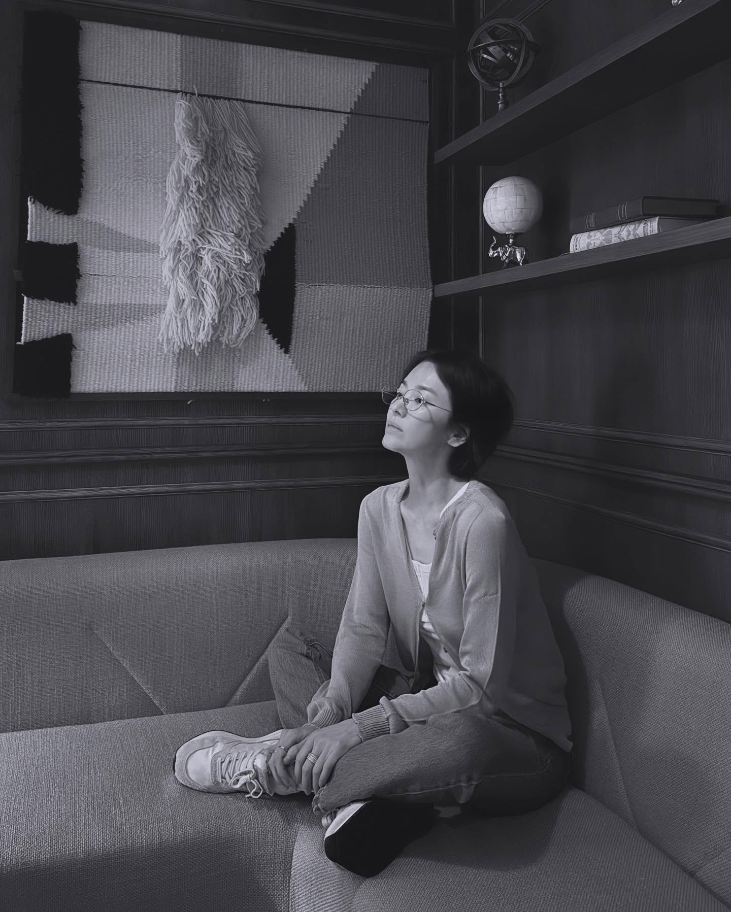 Lần đầu Song Hye Kyo để mặt mộc không chút son môi, thần sắc nhàn nhạt, vóc dáng gầy gò- Ảnh 5.