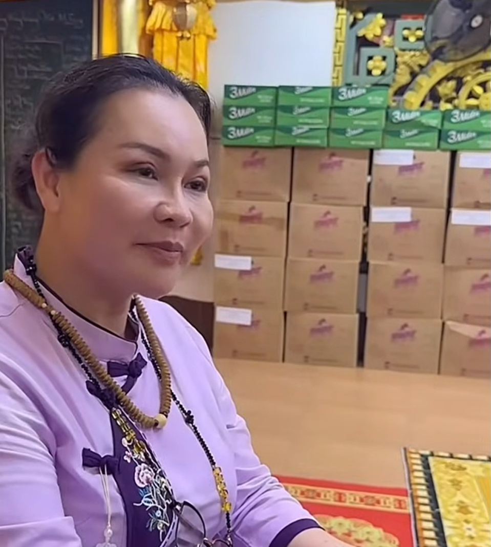 Vợ Quý Bình: 