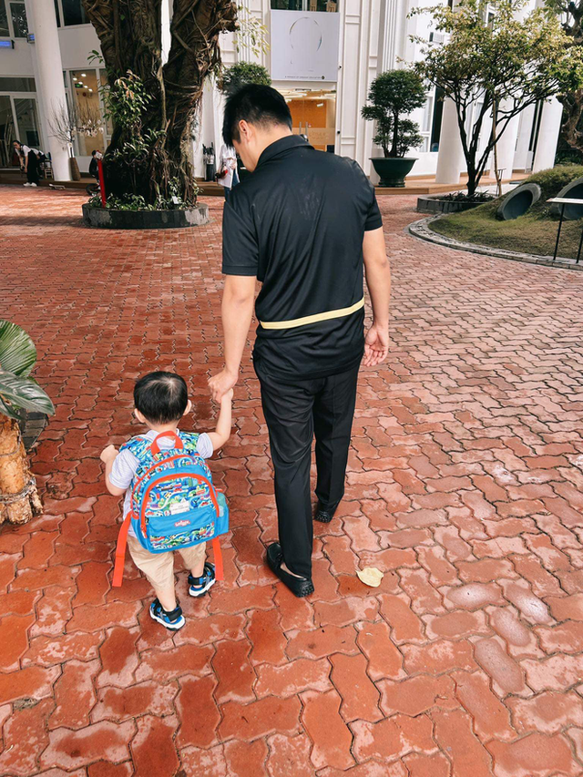 4 năm, đăng đúng 3 tấm ảnh có mặt vợ - cuộc hôn nhân ông chủ Saigon Square vẫn khiến người ta 