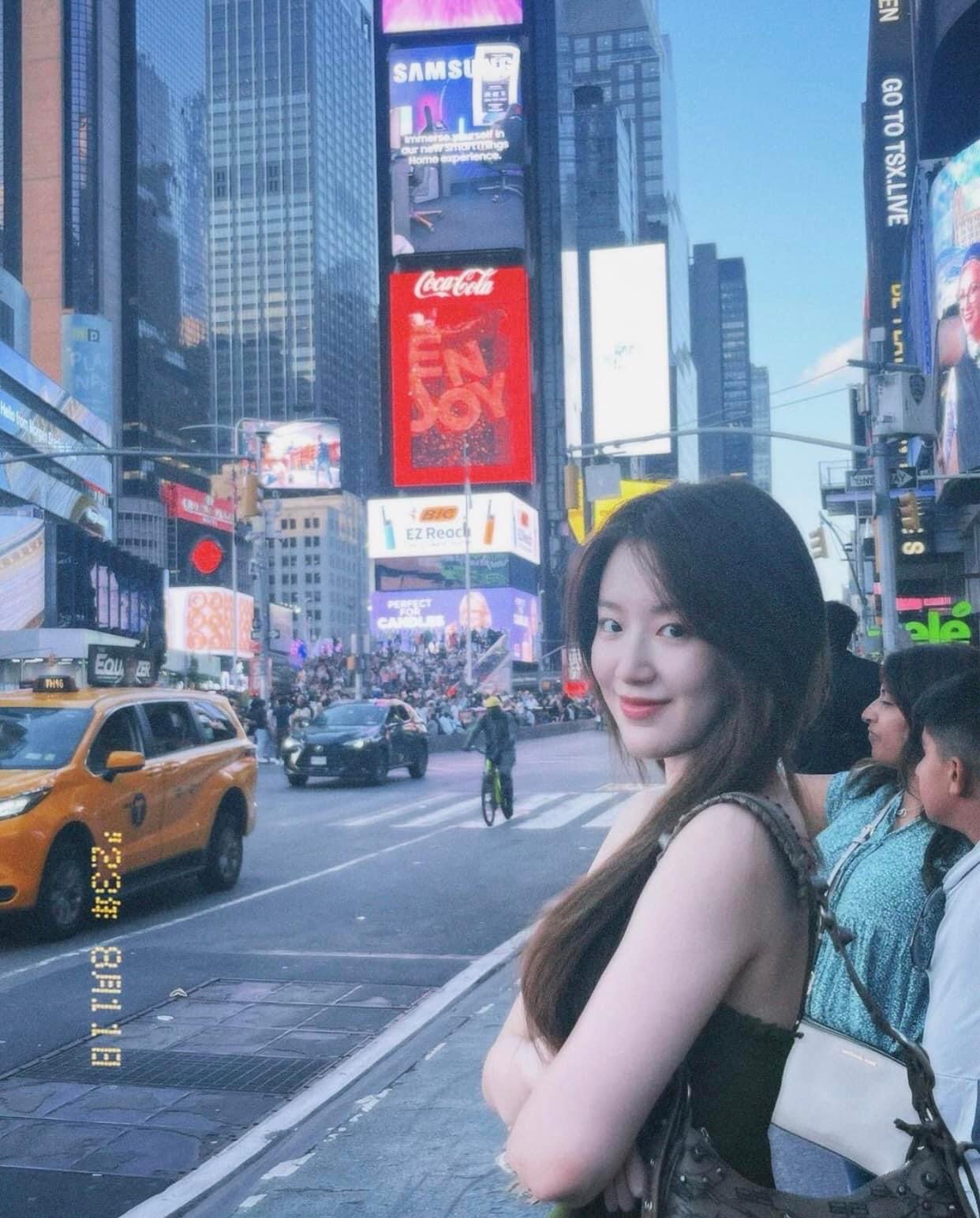 Cam thường bắt trọn cảnh mỹ nữ "trắng phát sáng nghĩa đen", đối thủ của Jisoo cũng phải thua- Ảnh 12.