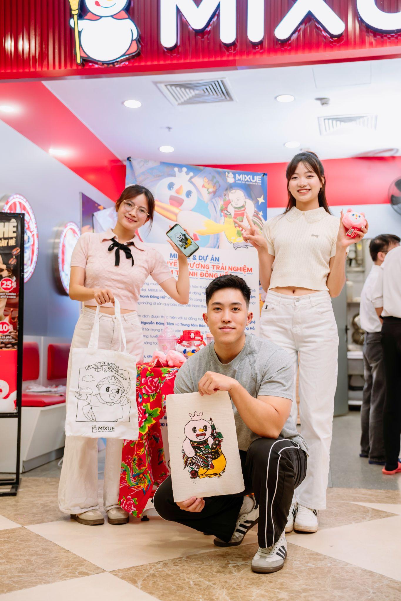 MIXUE khởi động cuộc thi Vẽ Tuyết Vương lần thứ 3 & chuỗi hoạt động trải nghiệm làm tranh Đông Hồ- Ảnh 8.