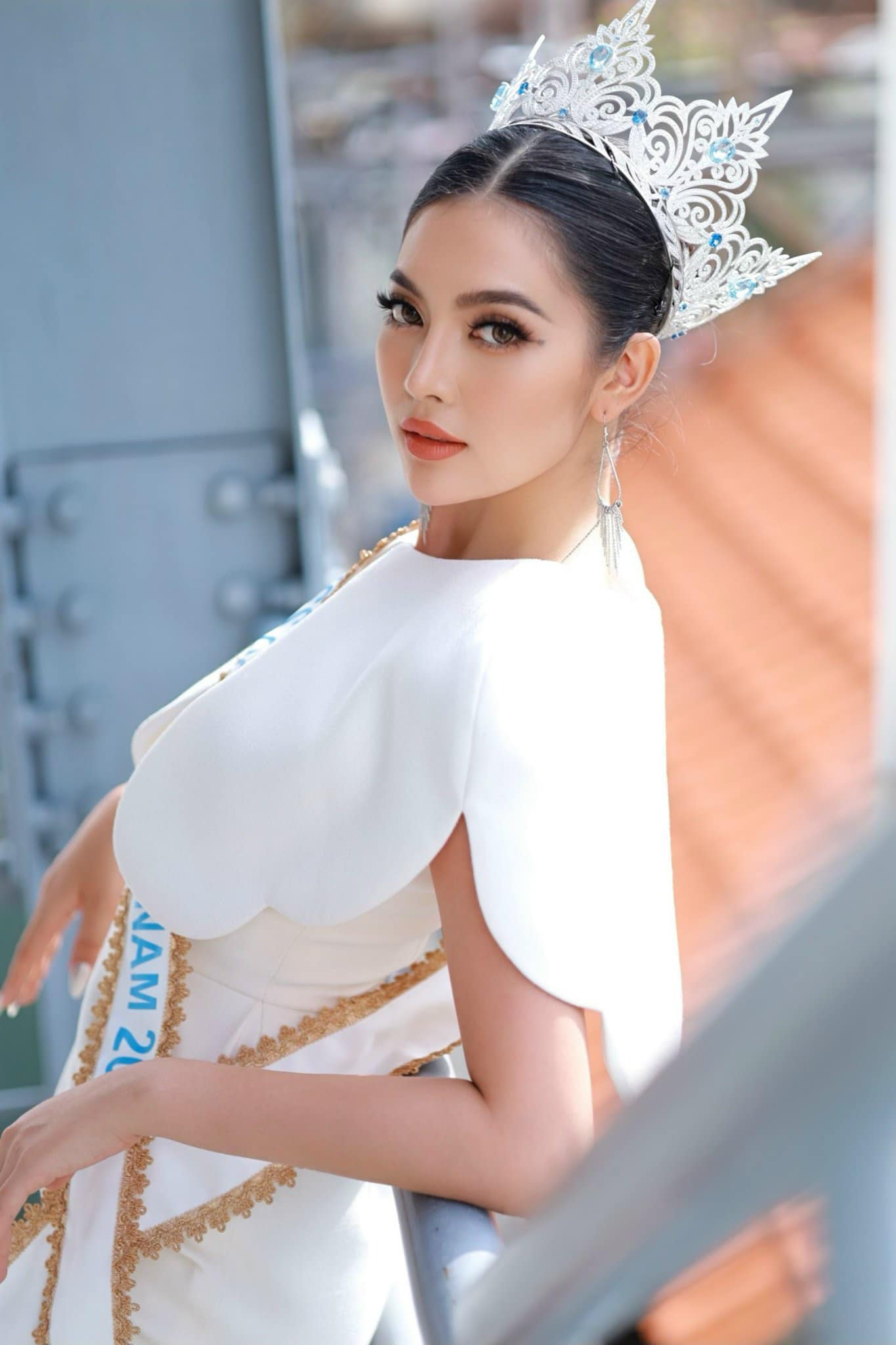 Hoa hậu Đảo Thiên Đường lộ nhan sắc lạ lẫm sau 2 năm đăng quang tranh cãi- Ảnh 4. Hoa hậu Đảo Thiên Đường lộ nhan sắc lạ lẫm sau 2 năm đăng quang tranh cãi- Ảnh 4.